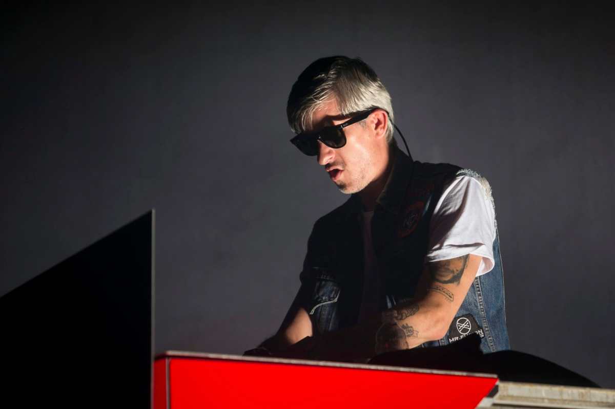 Fallece el productor y DJ francés Kavinsky a los 50 años, creador del éxito Nightcall, ícono de la película Drive