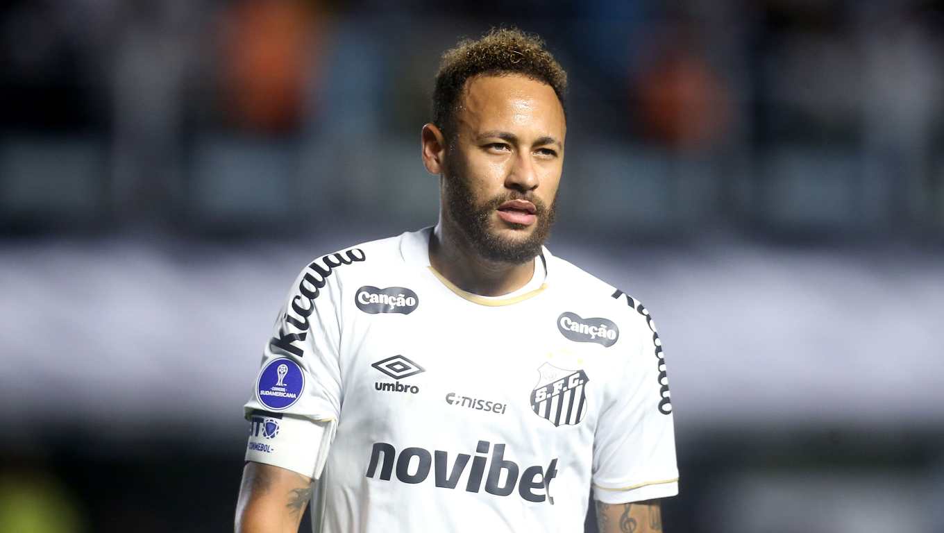 AME4213. SANTOS (BRASIL), 28/07/2026.- Neymar de Santos reacciona este martes, en un partido de la Copa Sudamericana entre Santos y Universidad Central en el estadio Urbano Caldeira en Santos (Brasil). EFE/ Guilherme Dionizio