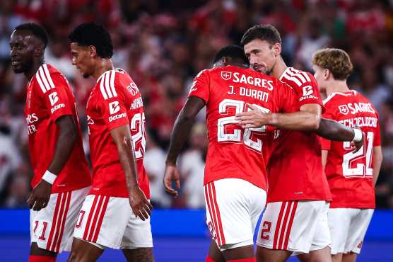 LISBON (Portugal), 30/07/2026.- Benfica's Clement Lenglet (2-R) celebrates with teammates after scoring a goal during the UEFA Europa League qualification soccer match between Benfica and St.Gallen at Luz stadium, in Lisbon, Portugal, 30 July 2026. (Lisboa) EFE/EPA/RODRIGO ANTUNES