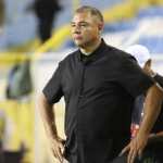 AME4600. SAN SALVADOR (EL SALVADOR), 29/07/2026.- El entrenador de Antigua Mauricio Tapia reacciona este miércoles, en un partido de la Copa Centroamericana Concacaf entre Alianza FC y Antigua en el estadio Cuscatlan, en San Salvador (El Salvador). EFE/ Javier Aparicio