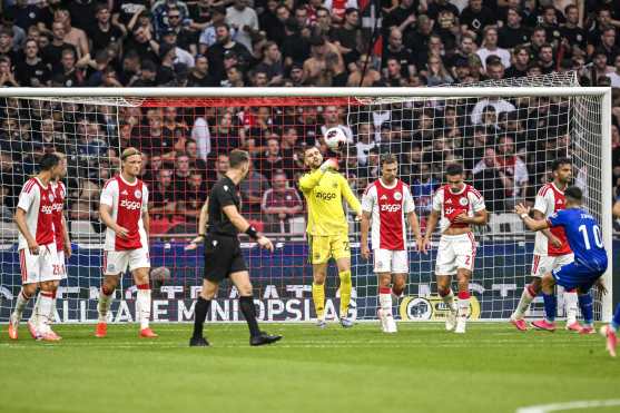 Amsterdam (Netherlands), 30/07/2026.- Ajax goalkeeper Maarten Paes reacts after cocnceding the 0-1 during the UEFA Conference League qualification match Ajax vs Vojvodina, in Amsterdam, Netherlands, 30 July 2026. (Países Bajos; Holanda) EFE/EPA/OLAF KRAAK