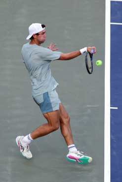 MEX8974. LOS CABOS (MÉXICO), 29/07/2026.- El tenista estadounidense Tristan Boyer devuelve una pelota al argentino Francisco Cerúndolo este miércoles, durante el Torneo Mifel Tennis Open by Telcel Oppo Los Cabos, en el estado de Baja California Sur (México). EFE/Jorge Reyes