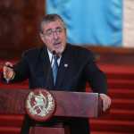 El presidente Bernardo Arévalo anuncia, durante una conferencia de prensa en el Palacio Nacional de la Cultura, el envío al Congreso de una iniciativa de ley para otorgar un subsidio temporal a los combustibles. (Foto Prensa Libre: Esbin García)