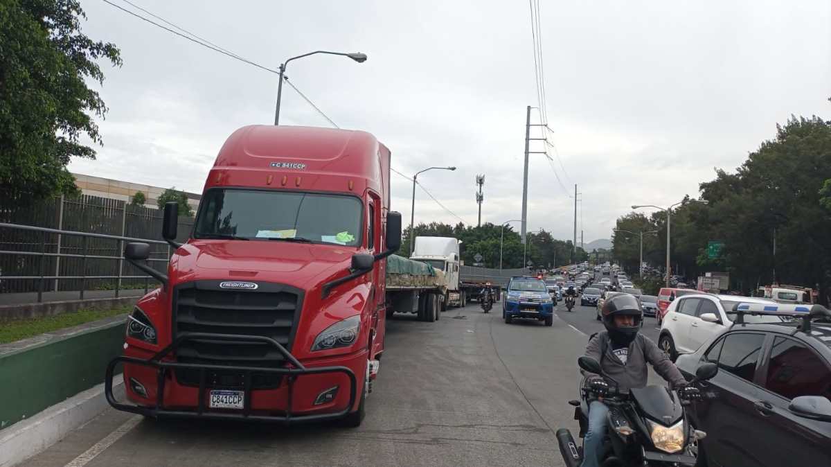 Propietarios de vehículos aún deben pagar el impuesto de circulación antes del 31 de julio, ya que la prórroga aprobada por el Congreso todavía no ha entrado en vigor. (Foto Prensa Libre: Tomada del Facebook PMT Ciudad de Guatemala)