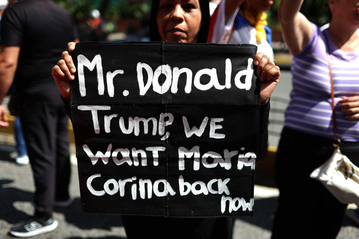 La oposición en Venezuela realiza las primeras manifestaciones tras el doble sismo y al cumplirse dos años de las elecciones presidenciales de 2024