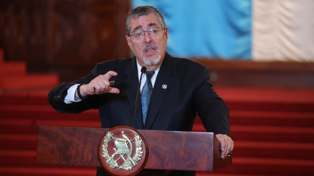Este 24 de julio, el presidente Bernardo Arévalo, propuso nuevo subsidio al diésel y la gasolina regular, con vigencia hasta finales de 2026, además anunció la creación de una mesa técnica para evaluar medidas a mediano plazo. (Foto, Prensa Libre: Esbin García)
