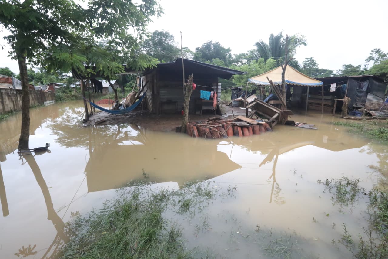 Unas 10 mil personas han resultado afectadas por inundaciones en Fray Bartolomé de las Casas, Alta Verapaz. (Foto Prensa Libre: Moisés Xec)