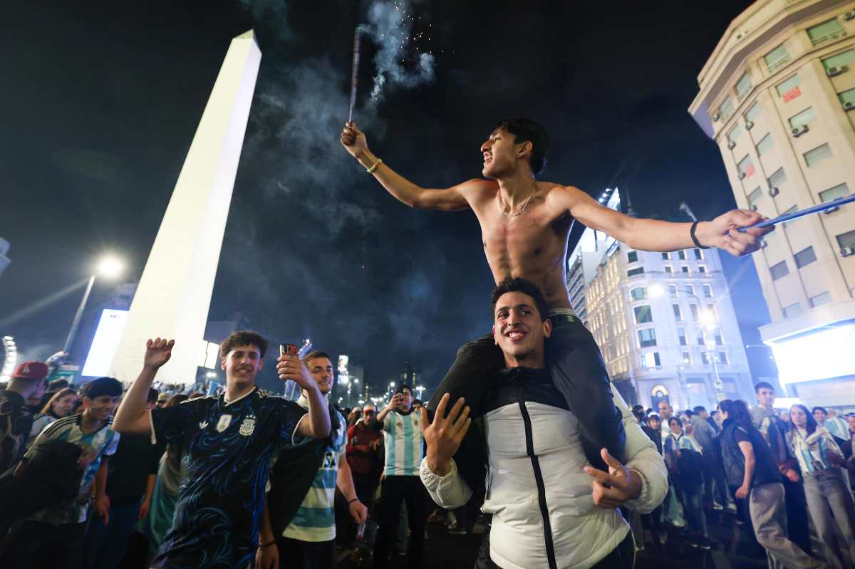 “Alquilé un bebé”: Qué hizo un aficionado para poder ver la semifinal de Argentina contra Inglaterra
