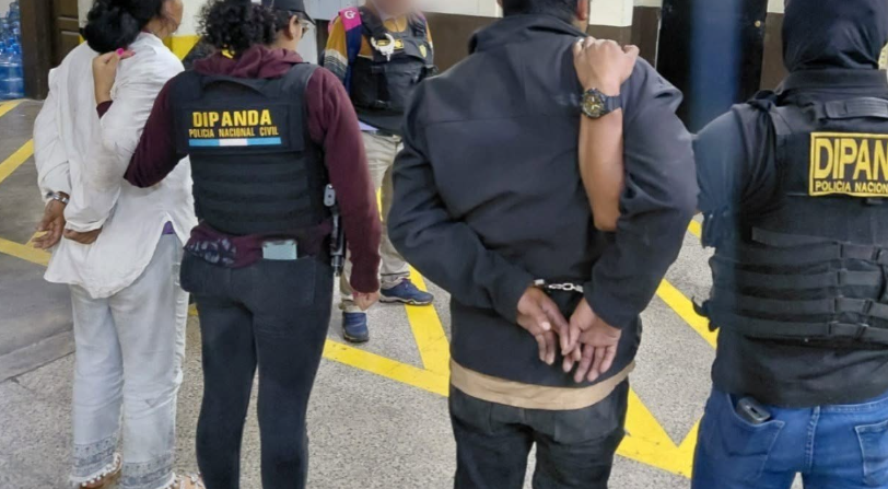 CAE LA CHINITA Y EL CHENCO CON ARMAS EN VILLA NUEVA