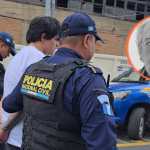 Agentes de la PNC capturaron a Camilo Roberto Calvo Leiva, principal sospechoso de la muerte de su padre, Jorge David Calvo Drago. (Foto Prensa Libre: PNC) Agentes de la PNC capturaron a Camilo Roberto Calvo Leiva, principal sospechoso de la muerte de su padre, Jorge David Calvo Drago. (Foto Prensa Libre: PNC)