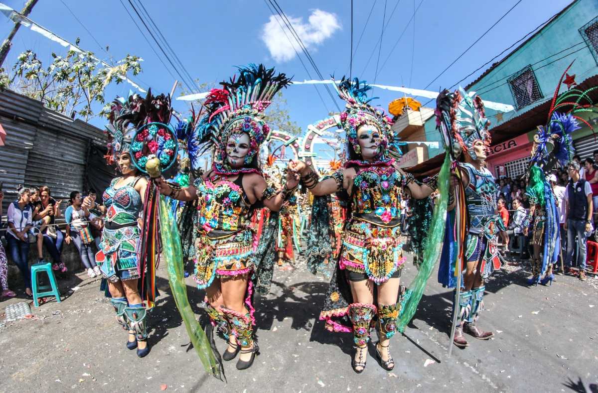 Convites-que-son-como-surgieron-y-por-que-son-una-de-las-tradiciones-mas-representativas-de-Guatemala.jpeg