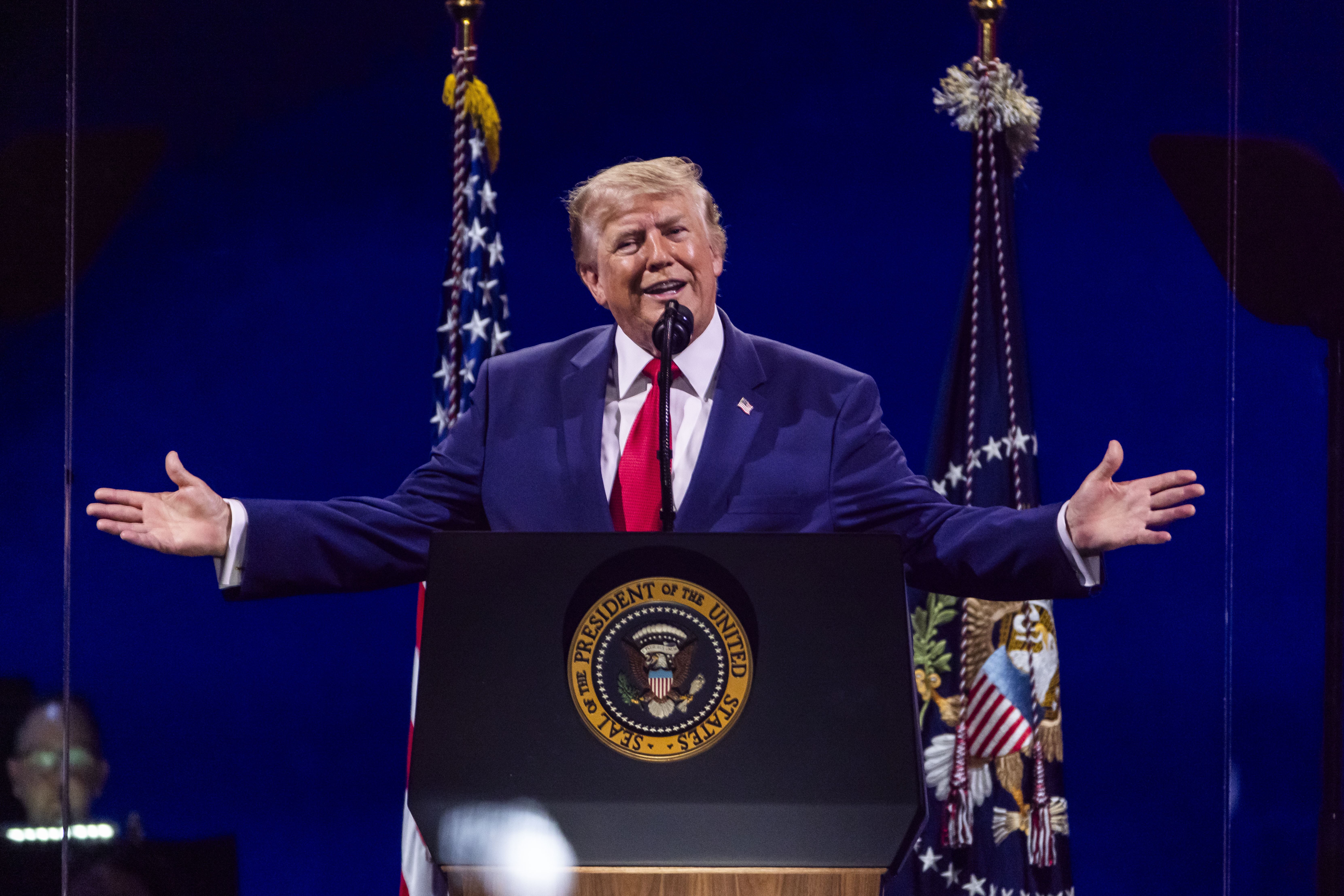 WASHINGTON (United States), 05/07/2026.- US President Donald Trump speaks during the Salute to America 250 celebration on the National Mall in Washington, DC, USA, 04 July 2026. The fireworks display that followed the presidents speech is reportedly the largest in history, with 850,000 shells launched over 40 minutes. EFE/EPA/JIM LO SCALZO / POOL