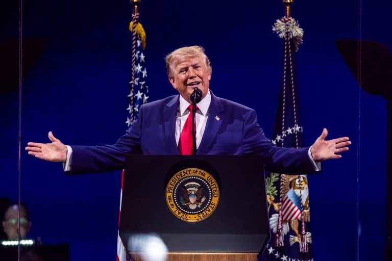 “Nadie puede ser como nosotros”: Trump da discurso por festejos de los 25