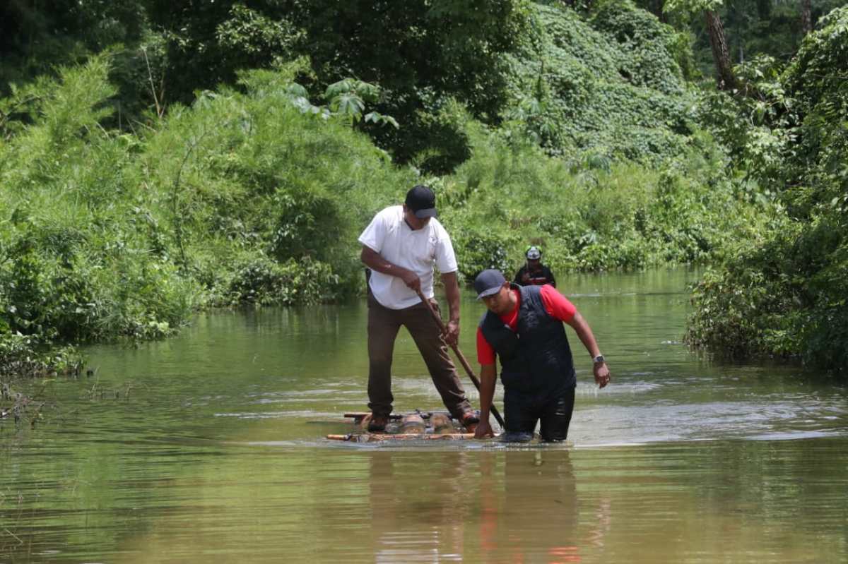 “Lo perdimos todo”: las balsas improvisadas que muestran la magnitud de las inundaciones en Fray Bartolomé de las Casas