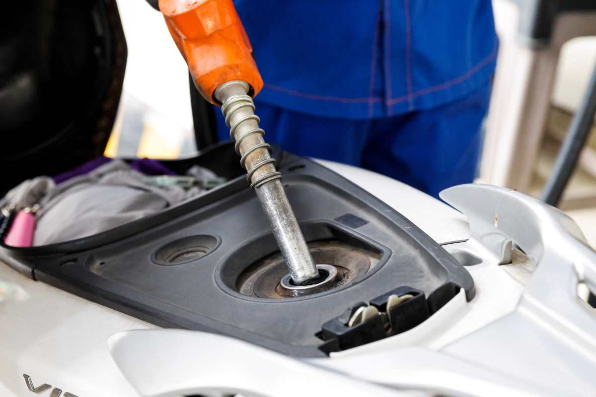 US gasoline prices drop below $4 per gallon for the first time in nearly four months