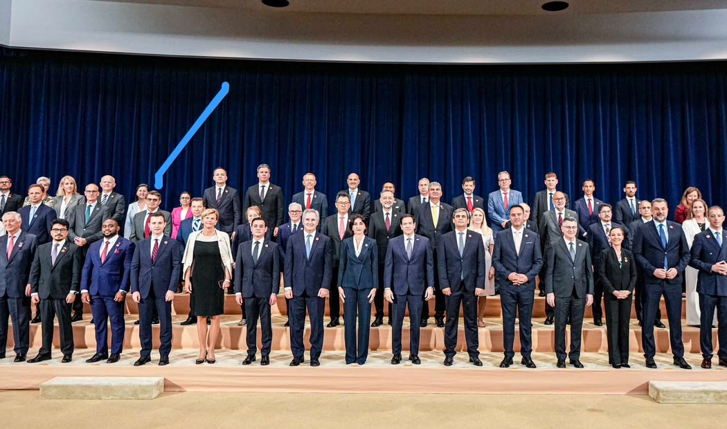 Representantes de más de 60 países durante la Reunión Ministerial sobre el Resurgimiento del Terrorismo Político en Washington D.C., en la que Guatemala estuvo representada por el embajador Hugo Beteta.