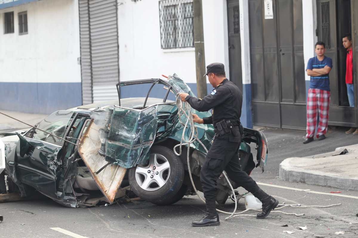 Accidente de tránsito en Guatemala durante atención de las autoridades.