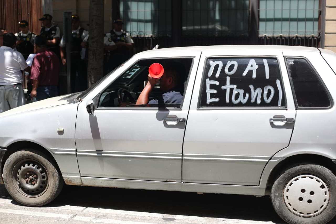 PROTESTAS ALZA COMBUSTIBLES'