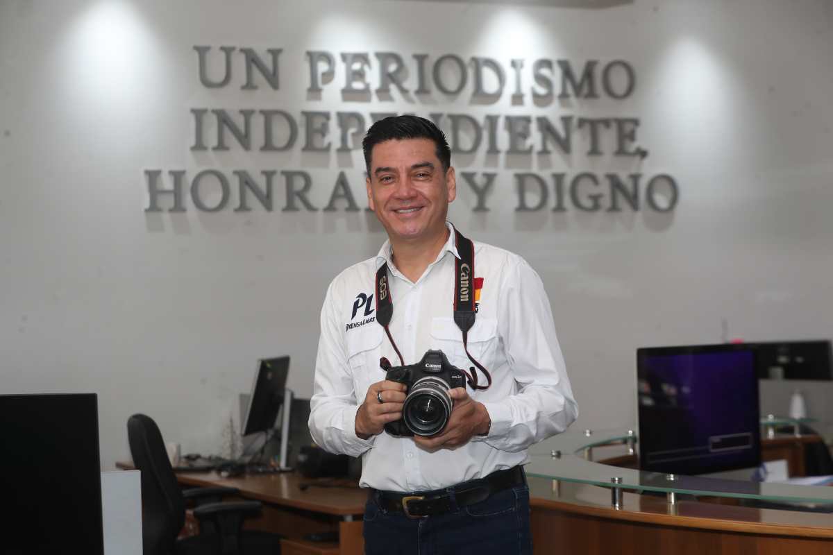 Esbin Orlando Garcia, colaborador prensa libre, en entrevista para Prensa Libre para el tema yo cuento 75 aniversario Prensa Libre
Fotografa Erick Avila: 29/05/2026