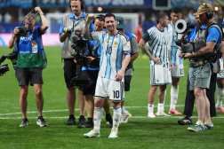 ATLANTA (ESTADOS UNIDOS), 07/07/2026.- El delantero argentino Leo Messi celebra la victoria, al término del partido de octavos de final del Mundial 2026 que Argentina y Egipto han disputado este martes en el Atlanta Stadium. EFE
