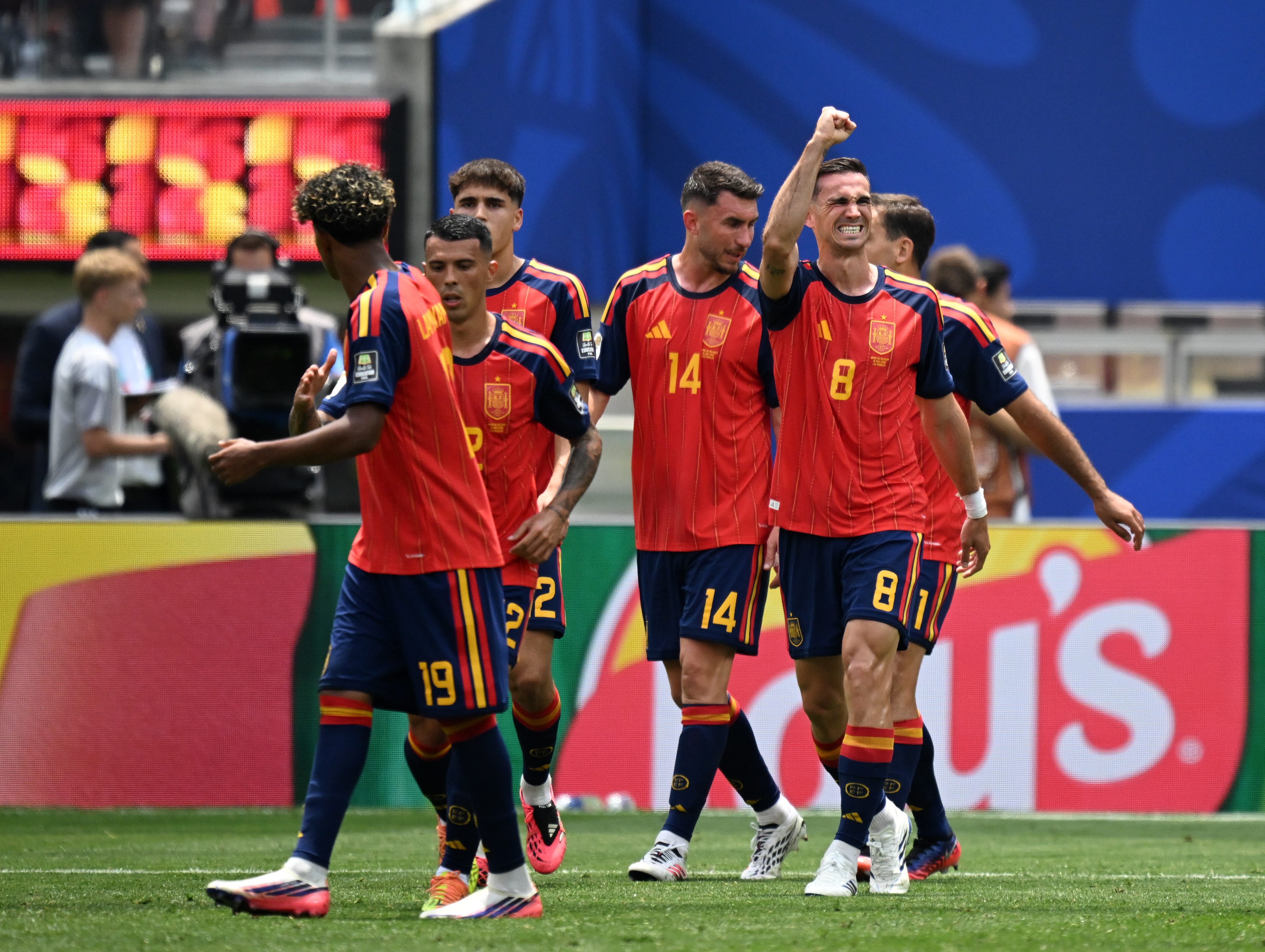 LOS ANGELES, CALIFORNIA, USA. July 10th: Players of Spain celebrate scoring  during the Quarterfinal match between Spain and Belgium at the FIFA World Cup 2026 at Los Angeles Stadium in Los Angeles, California, USA. (PHOTO BY STRAFFON IMAGES/XINHUA/Wu Xiaoling/MANDATORY CREDIT/EDITORIAL USE/NOT FOR SALE/NOT ARCHIVE)