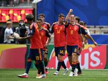 LOS ANGELES, CALIFORNIA, USA. July 10th: Players of Spain celebrate scoring  during the Quarterfinal match between Spain and Belgium at the FIFA World Cup 2026 at Los Angeles Stadium in Los Angeles, California, USA. (PHOTO BY STRAFFON IMAGES/XINHUA/Wu Xiaoling/MANDATORY CREDIT/EDITORIAL USE/NOT FOR SALE/NOT ARCHIVE)