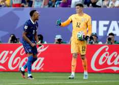 PHILADELPHIA (United States), 05/07/2026.- Kylian Mbappe (L) of France celebrates in front of goalkeeper Orlando Gill of Paraguay after winning the FIFA World Cup 2026 Round of 16 match Paraguay against France, in Philadelphia, USA, 04 July 2026. (Francia, Filadelfia) EFE/EPA/SARAH YENESEL