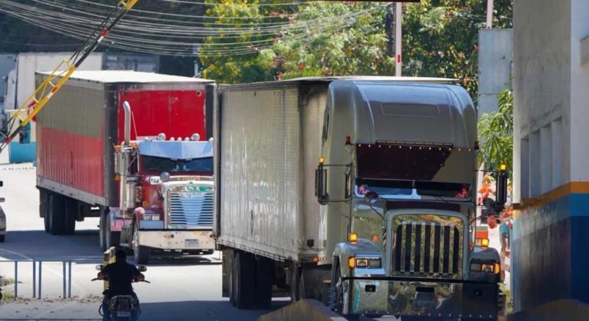 Protesters Allow Alternating Vehicle Access on Route to El Florido Border Crossing