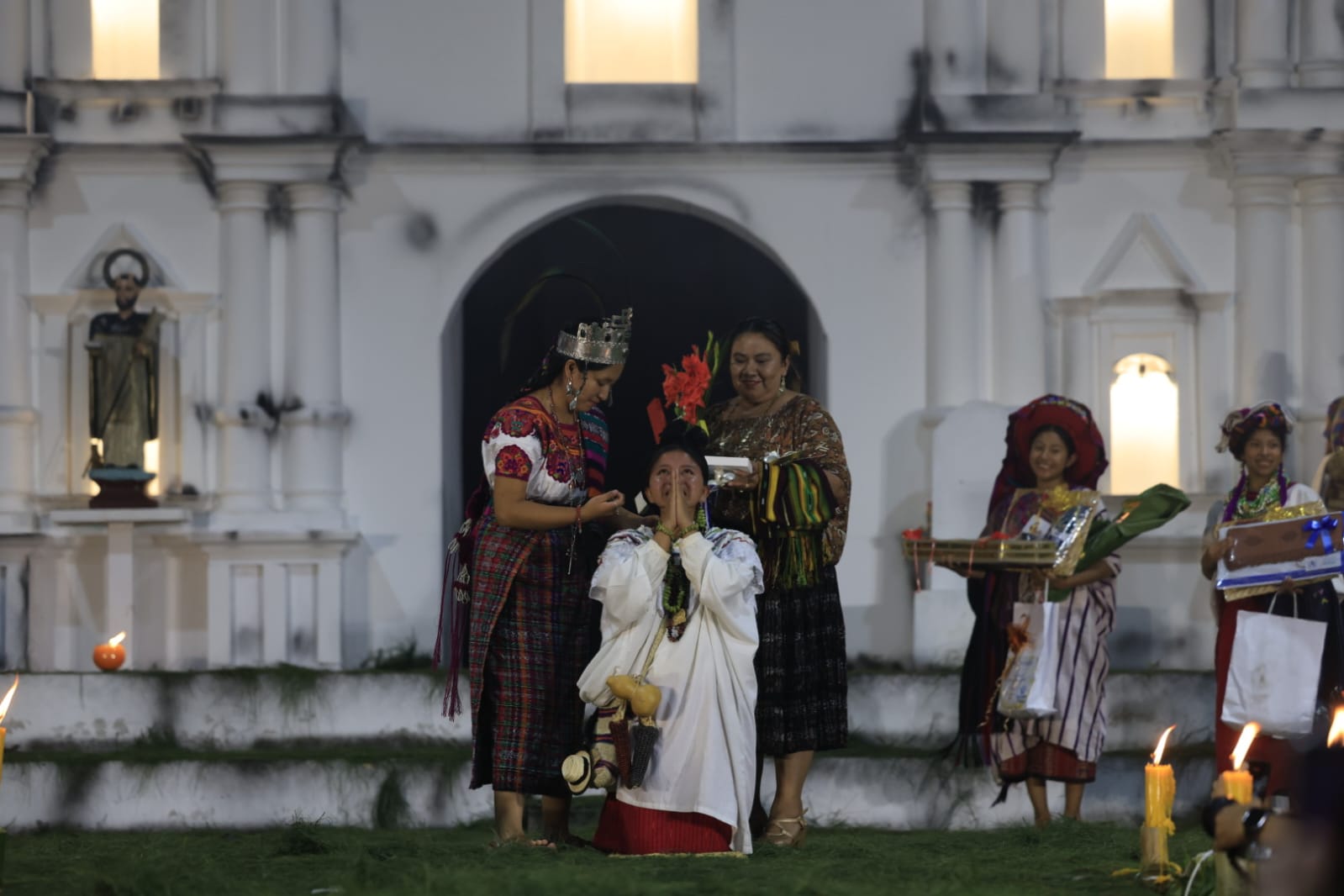 Rab'in Ajaw 2026-2027: coronan a la nueva "Hija del Rey" en el Festival Folklórico Nacional
