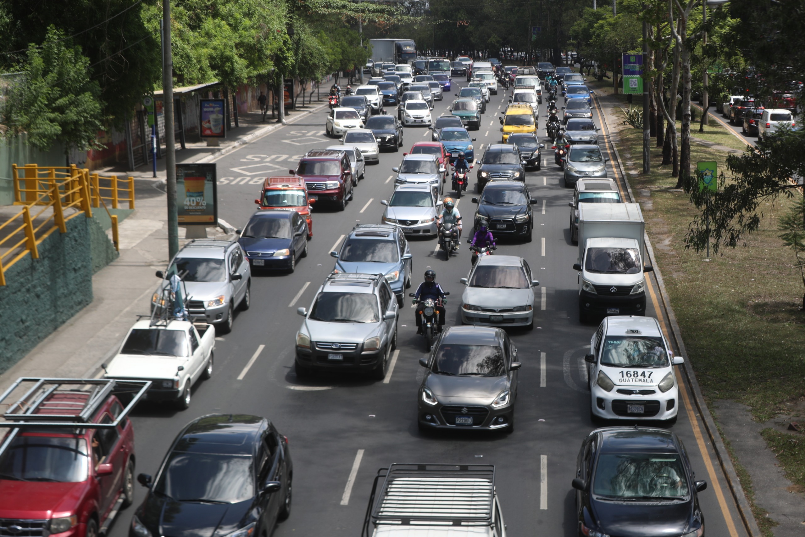 Tráfico en Guatemala tras anuncio de subsidio por el precio de la gasolina