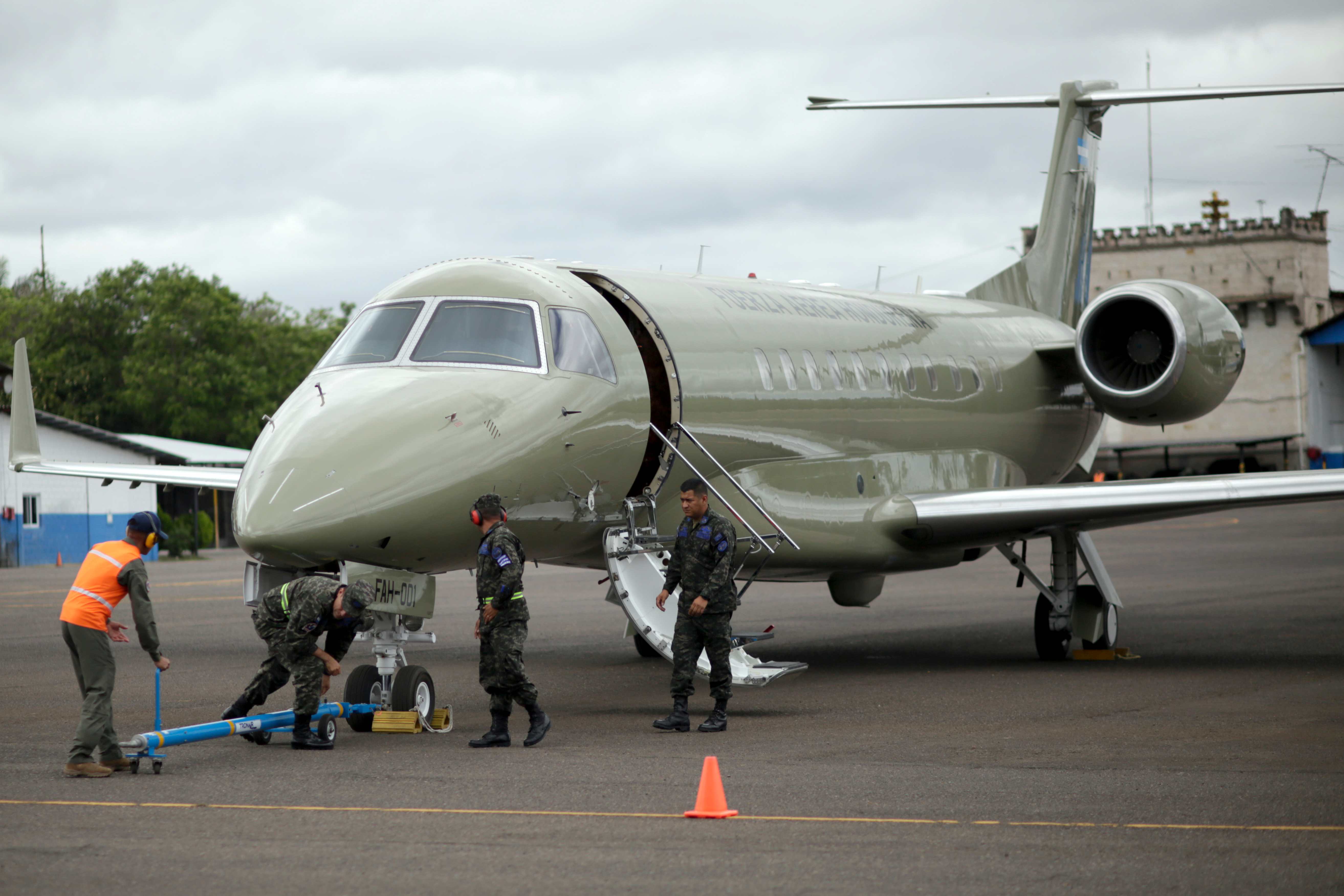 El avión presidencial de Honduras, usado por Juan Orlando Hernández, fue vendido en subasta por US$5.1 millones a una empresa mexicana. (Foto Prensa Libre: EFE)