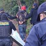 Investigadores de la DEIC y fiscales del Ministerio Público ejecutan allanamientos en nueve departamentos, donde capturan a 11 hombres señalados de delitos sexuales y violencia contra la mujer. (Foto Prensa Libre: PNC)