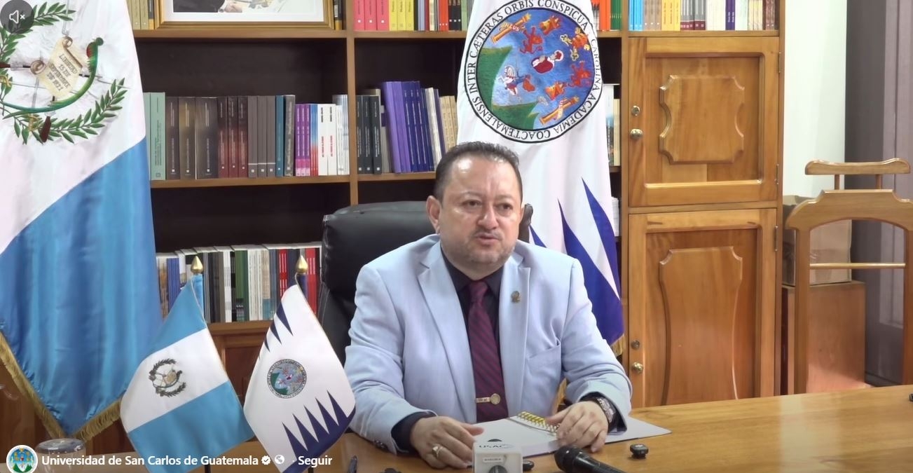 Captura de pantalla del video en el que Walter Mazariegos se pronuncia sobre la elección de la Comisión de Postulación para Contralor y el inicio del segundo semestre en la Usac.