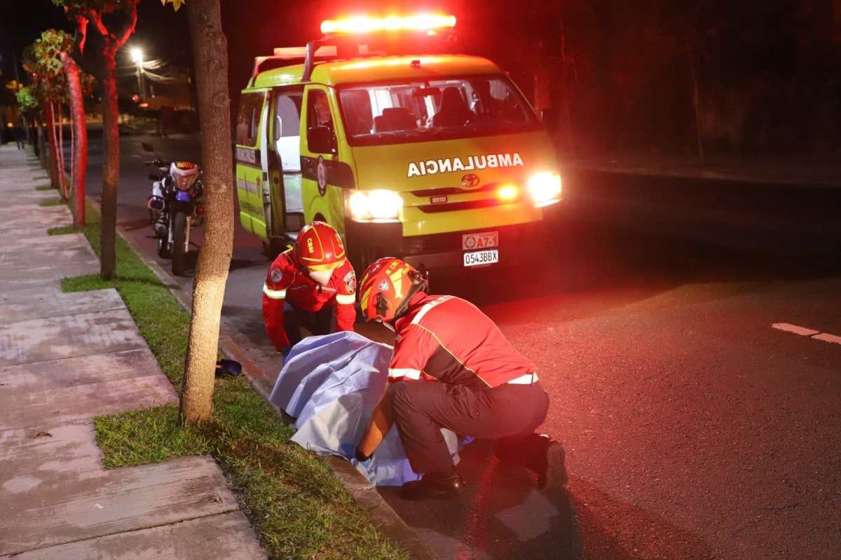Paramédicos localizan “bultos” con restos humanos en la avenida Petapa de la zona 12
