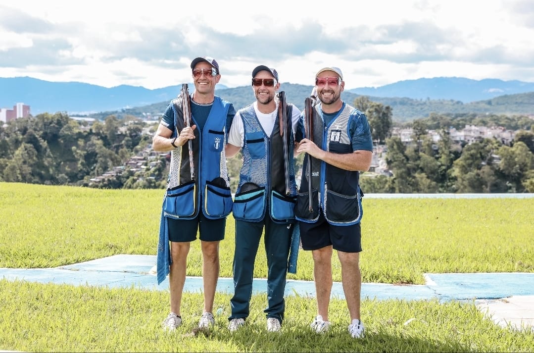 Guatemala conquista su séptimo oro: los hermanos Brol imponen récord en Santo Domingo 2026.(Foto Prensa Libre: COG).