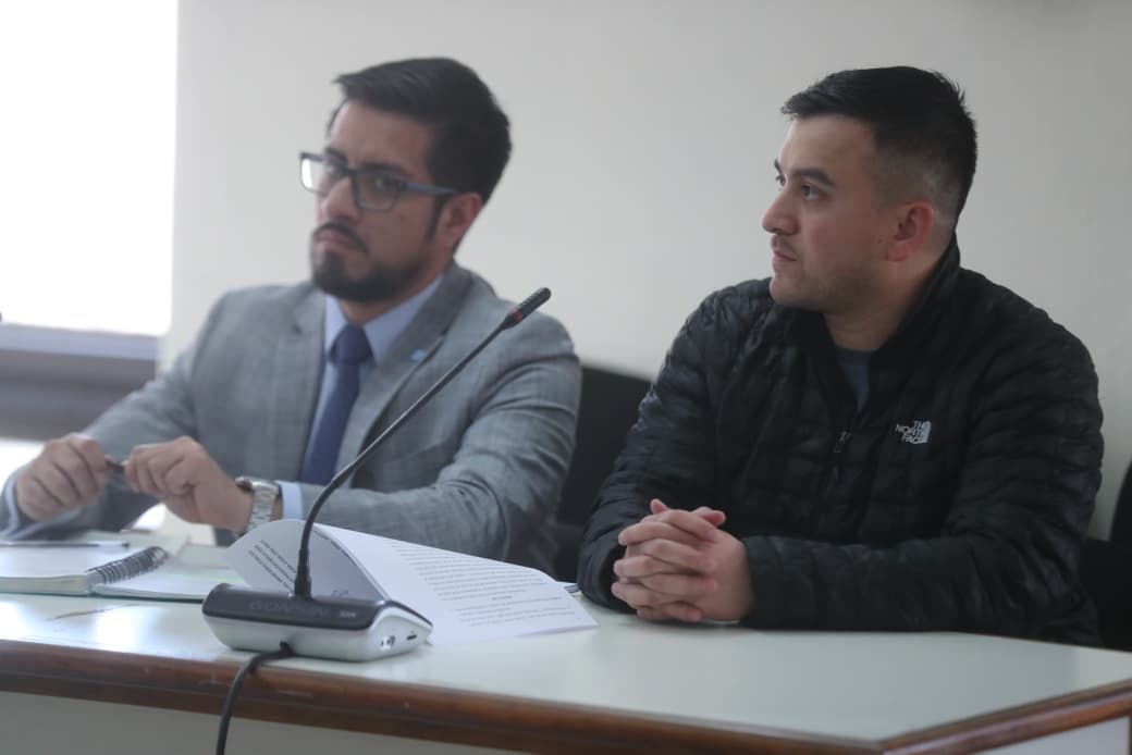 Wilmer Alexander Hernández Cano, alias "Siete", permanece en la sala del Tribunal Tercero de Sentencia Penal, que declaró procedente su extradición a Estados Unidos. (Foto Prensa Libre: Elmer Vargas)