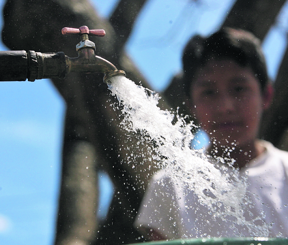 Ilustraciones  Un chorro de Agua , esto para  la publicación del dia mundial del agua. Fotografia Esbin Garcia