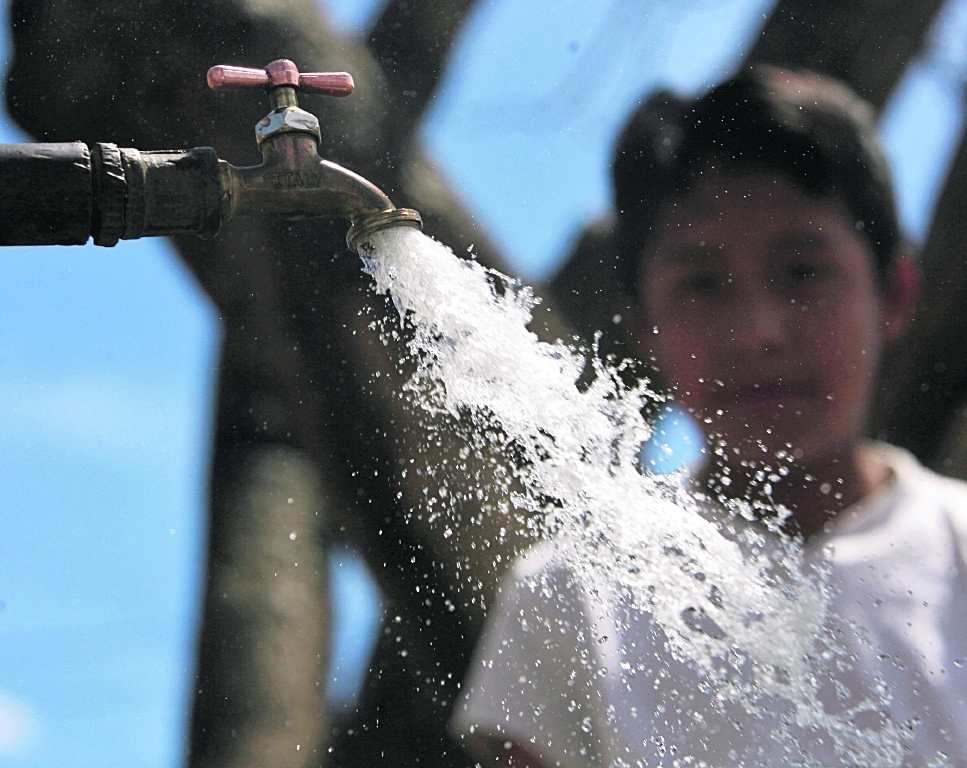 Ilustraciones Un chorro de Agua , esto para la publicación del dia mundial del agua. Fotografia Esbin Garcia