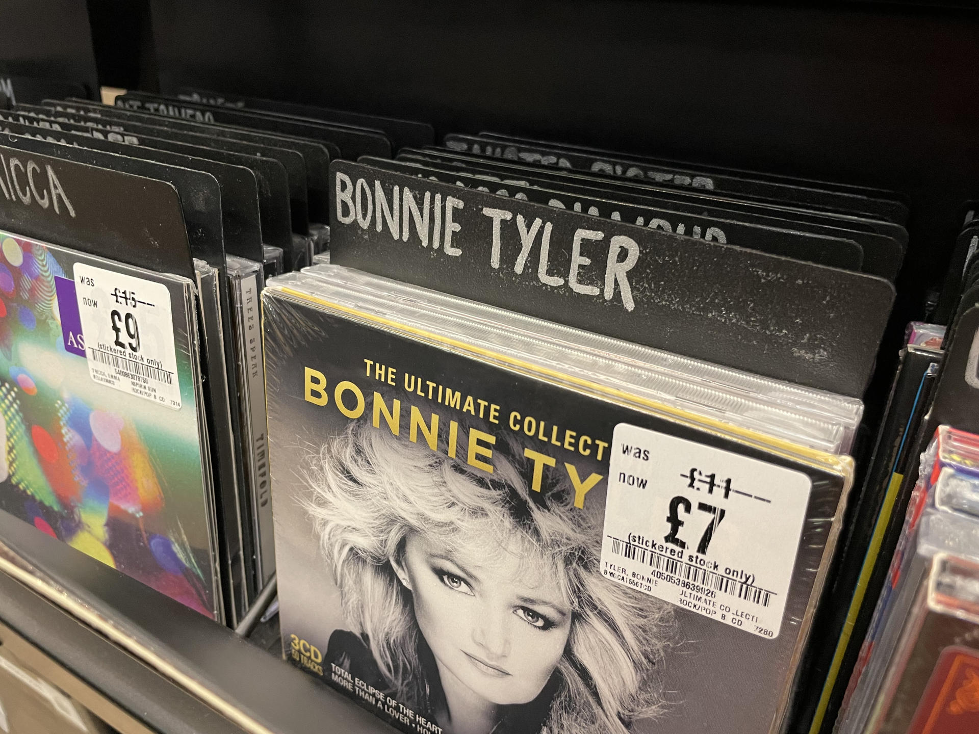 Bonnie Tyler: Las cuatro canciones que convirtieron en mito su voz áspera y ronca