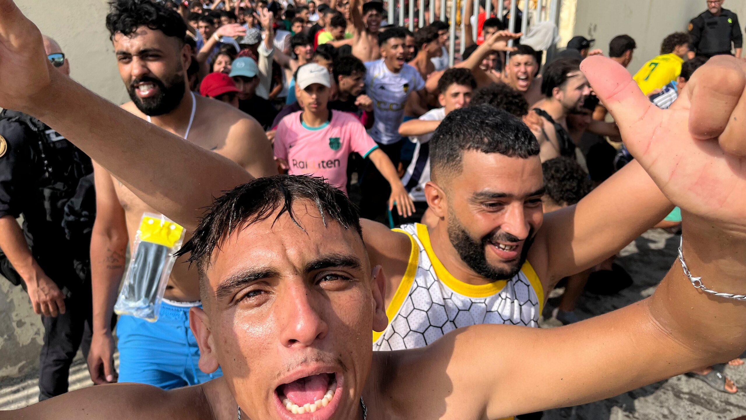 Las impactantes imágenes del cruce de más de 50.000 migrantes de Marruecos a Ceuta