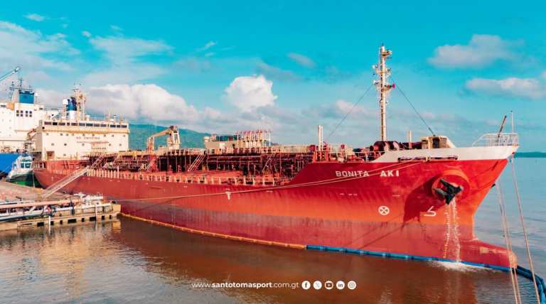 Puerto Santo Tomás recibe primer buque con etanol para mezcla en las gasolinas E1