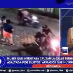 Una mujer fue sorprendida por dos hombres que se movilizaban en una motocicleta cuando intentaba cruzar una calle en la colonia Aguas Vivas, Escuintla. El asalto, captado por cámaras de videovigilancia, evidenció una modalidad delictiva que preocupa a los vecinos del sector.