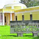 Fachada del Ministerio de Educación MINEDUC, ubicado en la Avenida Reforma .
Foto: Oscar Rivas 15-02-2013