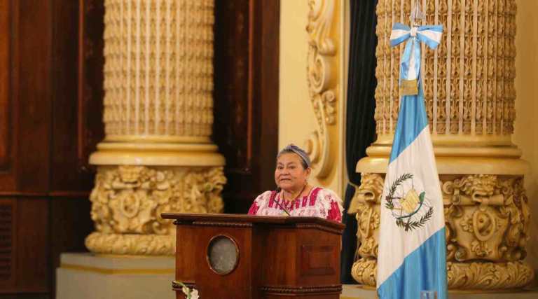 “Me siento dignificada con este reconocimiento”: Rigoberta Menchú agradece homenaje en Filgua 2