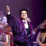 Juan Gabriel vendió millones de discos a lo largo de su carrera musical. El equipo Juárez lanzo una camisola conmemorativa y en homenaje al cantautor mexicano. (Foto Prensa Libre: Hemeroteca PL)