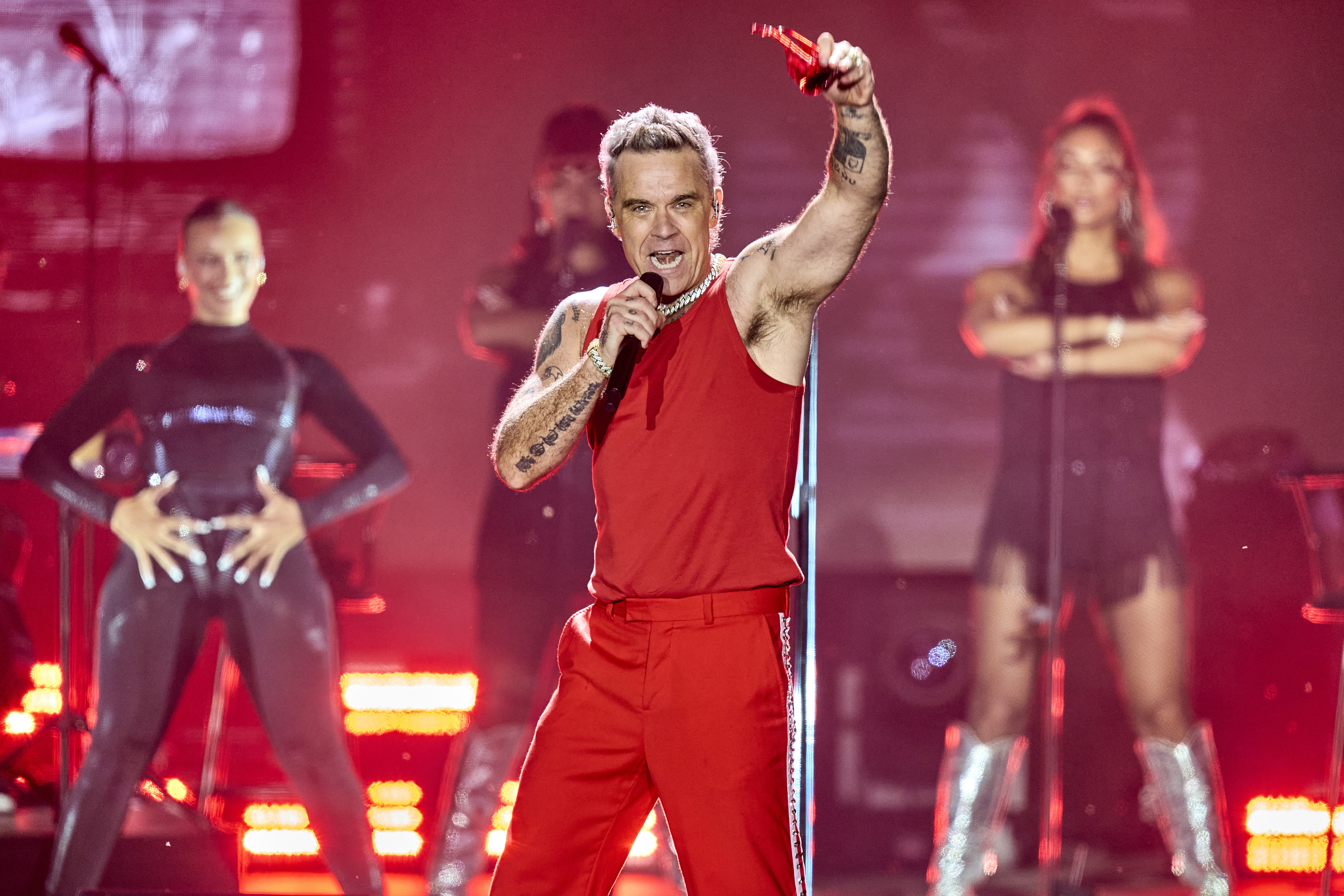Skanderborg (Denmark), 06/08/2026.- British singer Robbie Williams performs at Smukfest music festival in Skanderborg, Denmark, 05 August 2026. (Dinamarca) EFE/EPA/Mikkel Berg Pedersen DENMARK OUT