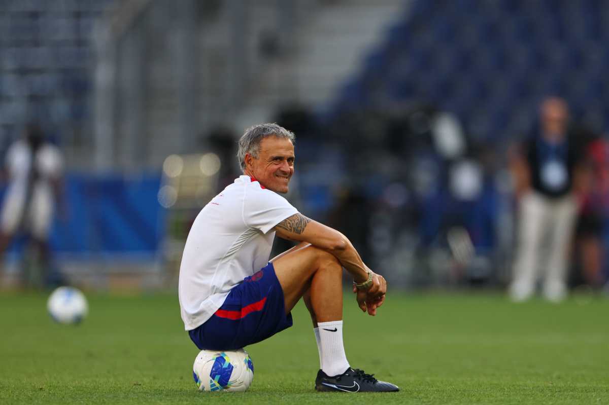 Salzburg (Austria), 11/08/2026.- PSG's head coach Luis Enrique leads the teams training session in Salzburg, Austria, 11 August 2026. PSG will face Aston Villa at the UEFA Super Cup on 12 August 2026 in Salzburg. (Salzburgo) EFE/EPA/ANNA SZILAGYI
