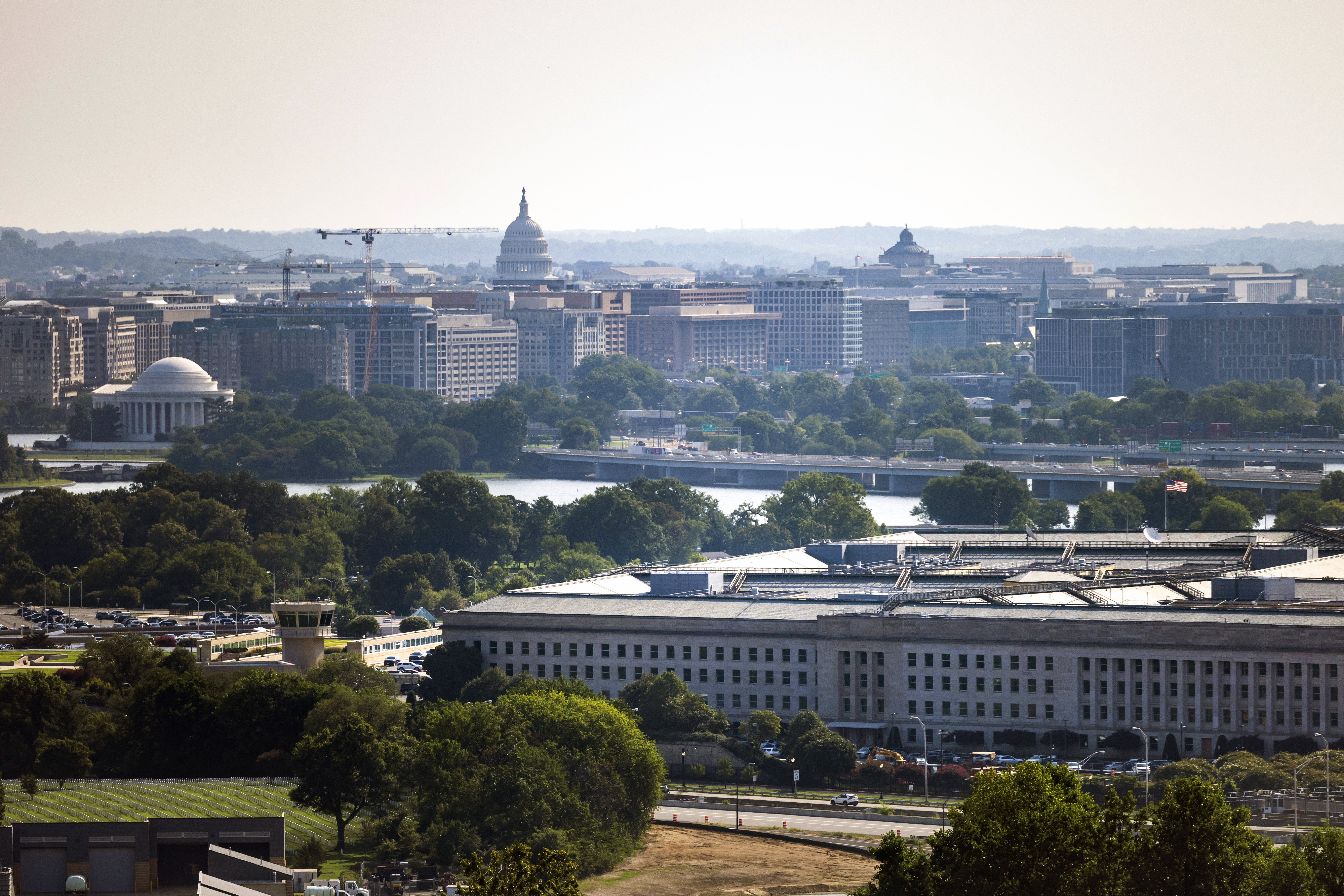 ARLINGTON COUNTY (USA), 13/08/2026.- The Pentagon, headquarters of the US Department of Defense, in Arlington, Virginia, USA, 13 August 2026. The Pentagon is moving forward with integrating Palantir's Maven AI system into all branches of the US military. According to the Federal News Network, the Defense Department is seeking to spend an additional 244 million US dollar on Palantir's services through the first quarter of 2027. EFE/EPA/JIM LO SCALZO