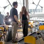 Shakira visita zonas afectadas por terremoto en Colombia y anuncia reconstrucción de universidad y 10 colegios del Chocó