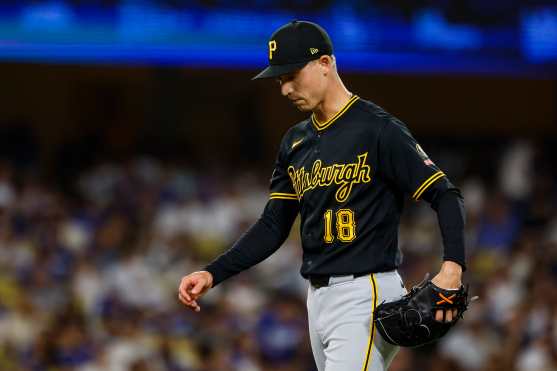 LOS ANGELES (United States), 22/08/2026.- Pirates relief pitcher Luke Weaver exits after striking out the side in the eighth inning of the MLB game between the Los Angeles Dodgers and the Pittsburgh Pirates in Los Angeles, California, USA, 21 August 2026. EFE/EPA/CHRIS TORRES
